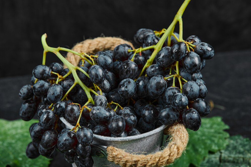 Black Monukka Grapes