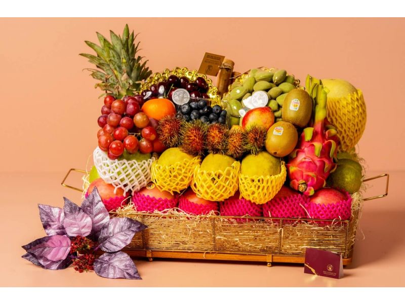 Fresh Imported Sweet Fruit and Treats Gift Hamper 