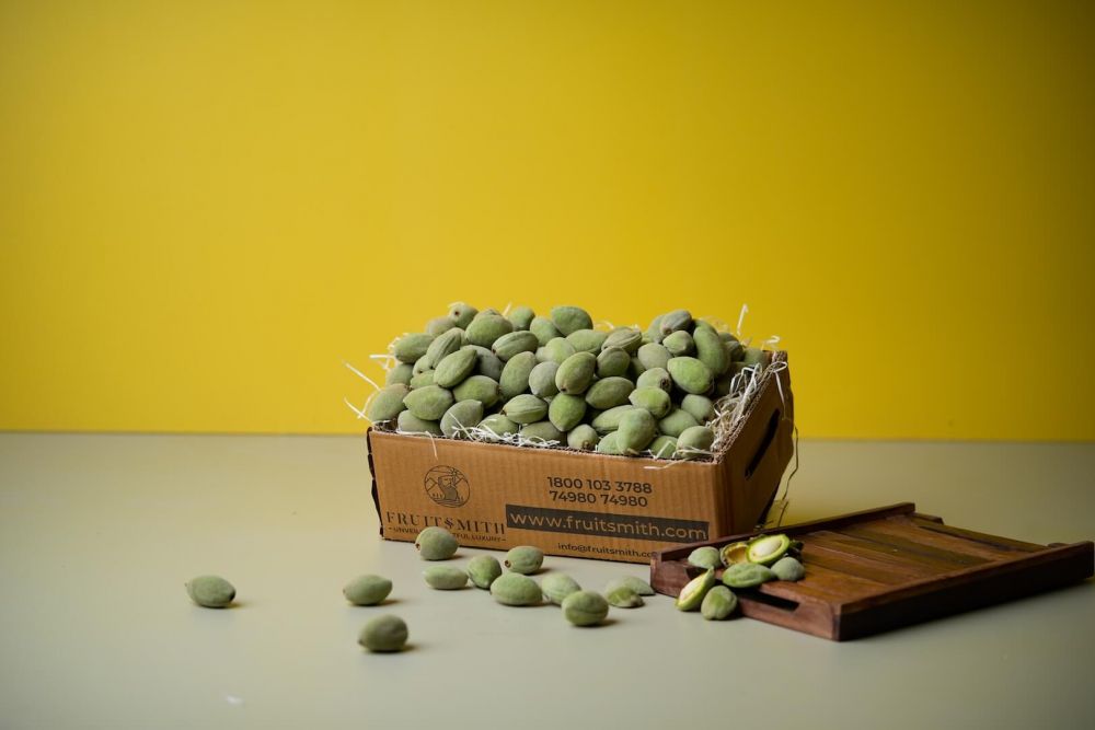 Fruit Pack - Green Almonds (Mamra)