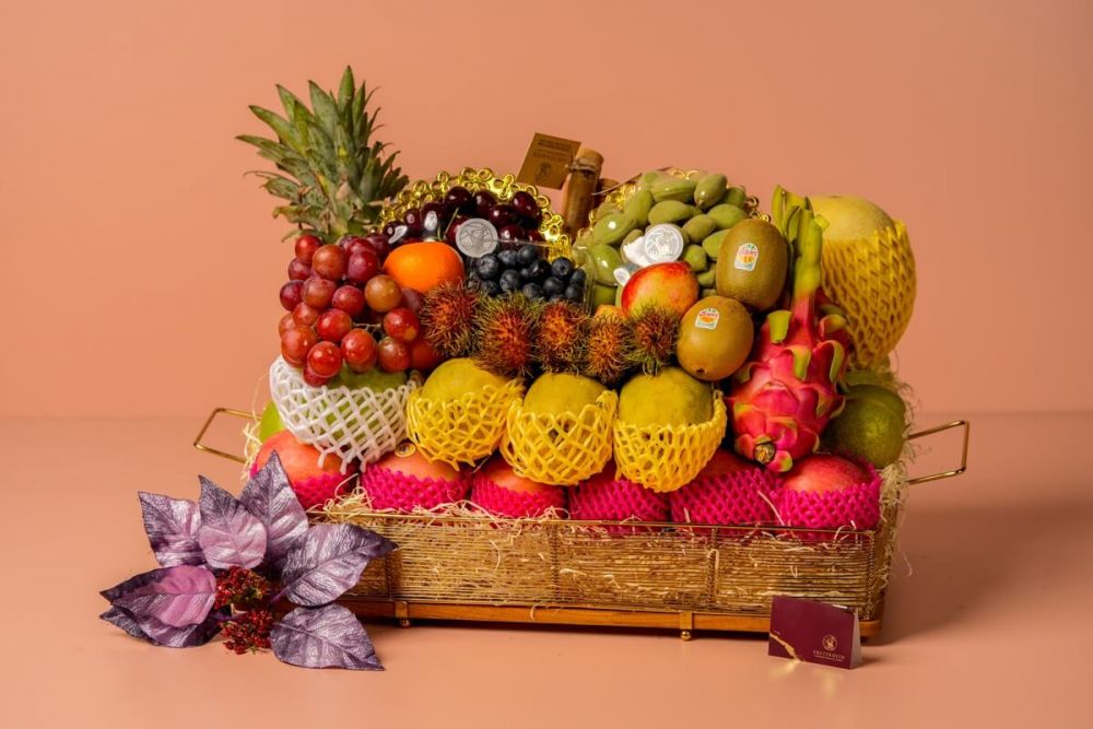 Fresh Imported Sweet Fruit and Treats Gift Hamper 