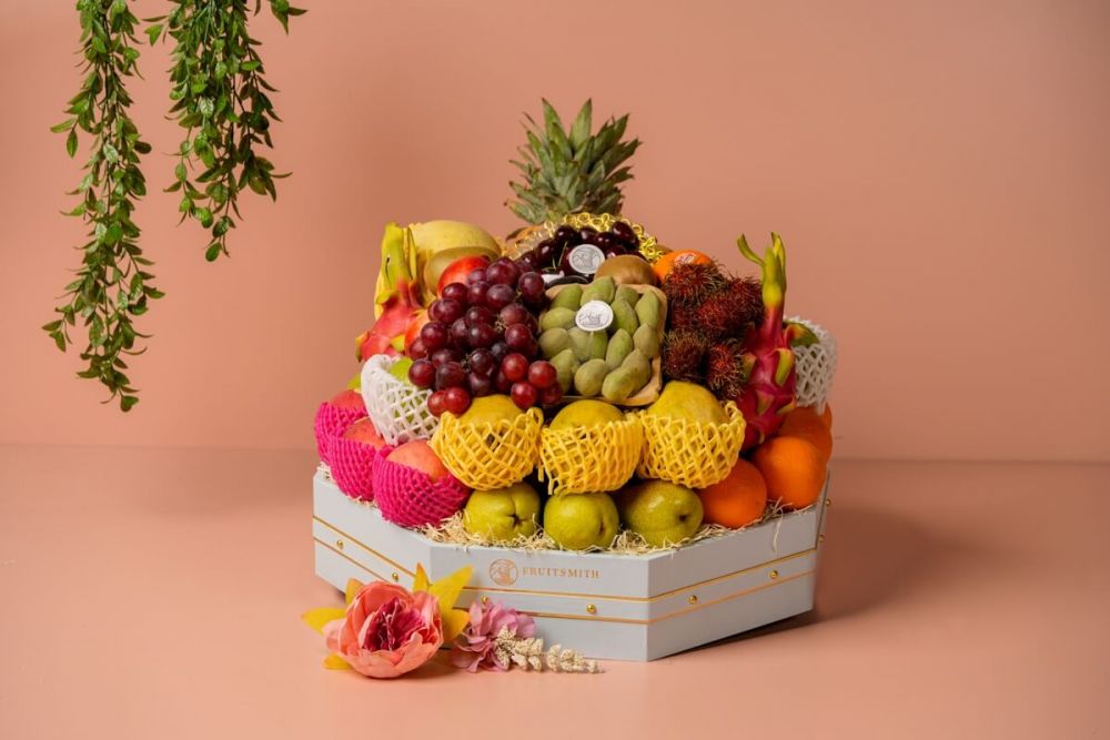  Fresh Abundence Luxury Fruit Gift Tray 