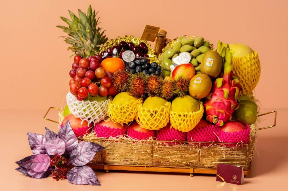 Fresh Imported Sweet Fruit and Treats Gift Hamper 