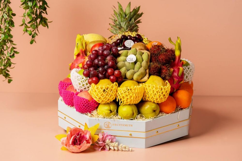 Fresh Abundence Luxury Fruit Gift Tray 